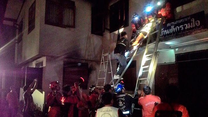 Telediario 1 - Al menos 17 niñas muertas en un incendio en Tailandia