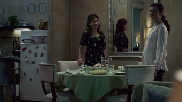 El Ministerio del Tiempo - Elena y Maite no tienen alma