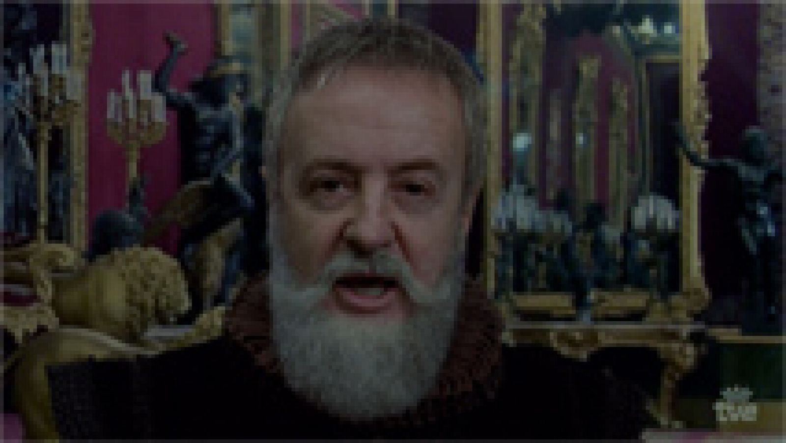 Cada semana, Felipe II lanza un discurso televisado a sus súbditos. Julián y Alonso lo ven por primera vez junto a Elena y Maite. "Hacienda sois todos", afirma el rey convocándolos a pagar sus impuestos.