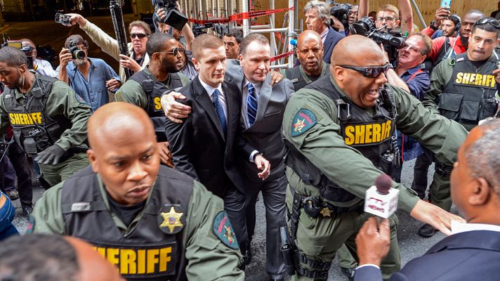Telediario 1 - La justicia absuelve a Edward Nero, uno de los policías de Baltimore encausados por la muerte de Freddie Gray