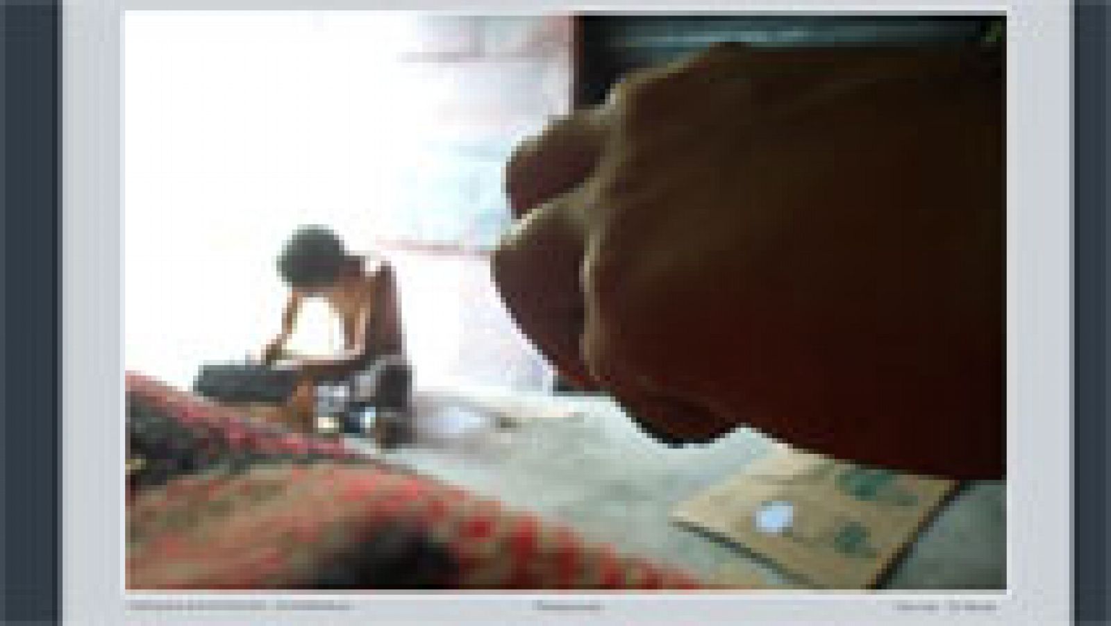 Telediario 1: Niños sin recursos reflejan su realidad con "Una foto en la recámara" | RTVE Play