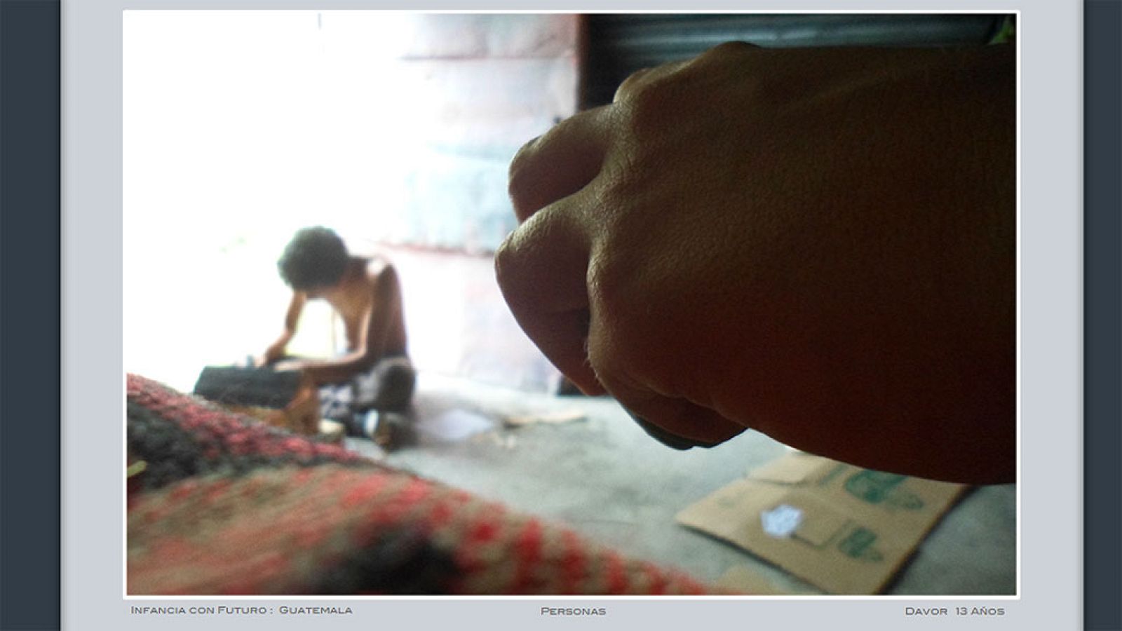 Niños sin recursos reflejan su realidad con "Una foto en la recámara"