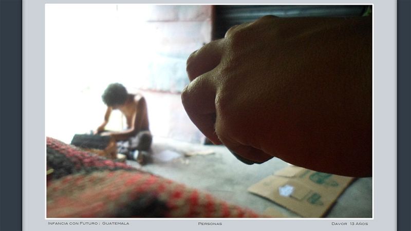 Niños sin recursos reflejan su realidad con "Una foto en la recámara"