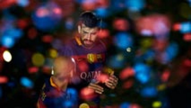 El jugador del FC Barcelona Gerard Piqué ha enviado un mensaje a  aquellos que se "quejan" de que el Barça "siempre" gane jugando  contra un rival en inferioridad numérica recordando que han ganado la  Copa del Rey al Sevilla FC en la prórroga (0-2) y jugando casi una  hora con un hombre menos, mientras que Neymar ha aprovechado la  fiesta de celebración del doblete para asegurar que es del Barça. 

