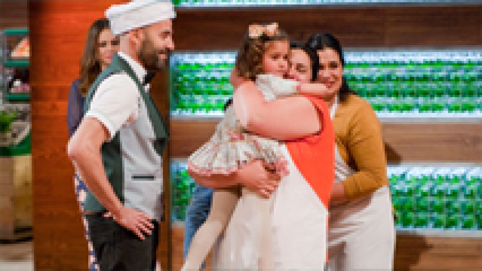 MasterChef 4 - Emotivo reencuentro entre los aspirantes y sus familias