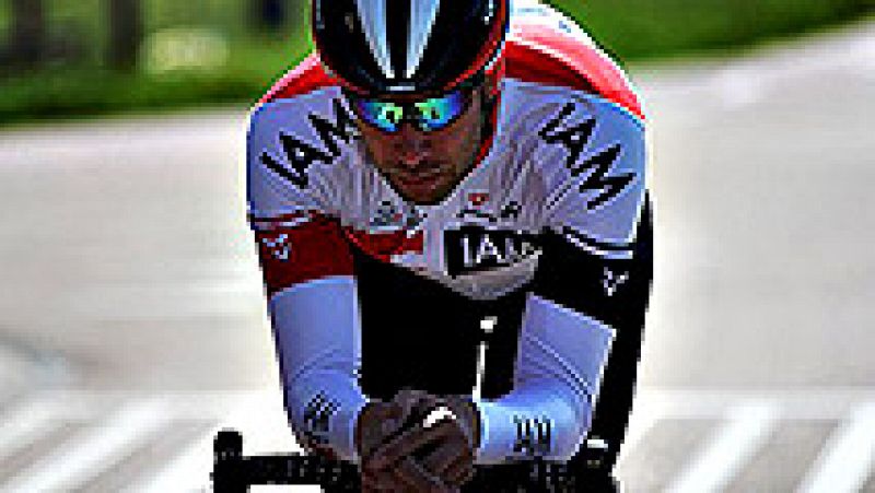 El alemán Roger Kluge (Iam) se ha impuesto este miércoles al esprint en la decimoséptima etapa del Giro de Italia, disputada entre Molveno y Cassano d'Adda, de 196 kilómetros, en la que el holandés Steven Kruijswijk (Lotto Jumbo) mantuvo la "maglia r