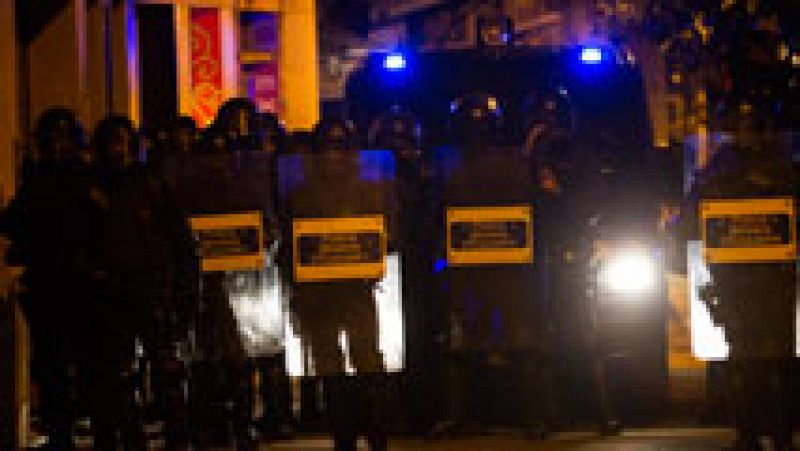 Los mossos hablan de medio centenar de antisistemas extremadamente peligrosos en los altercados de Gràcia