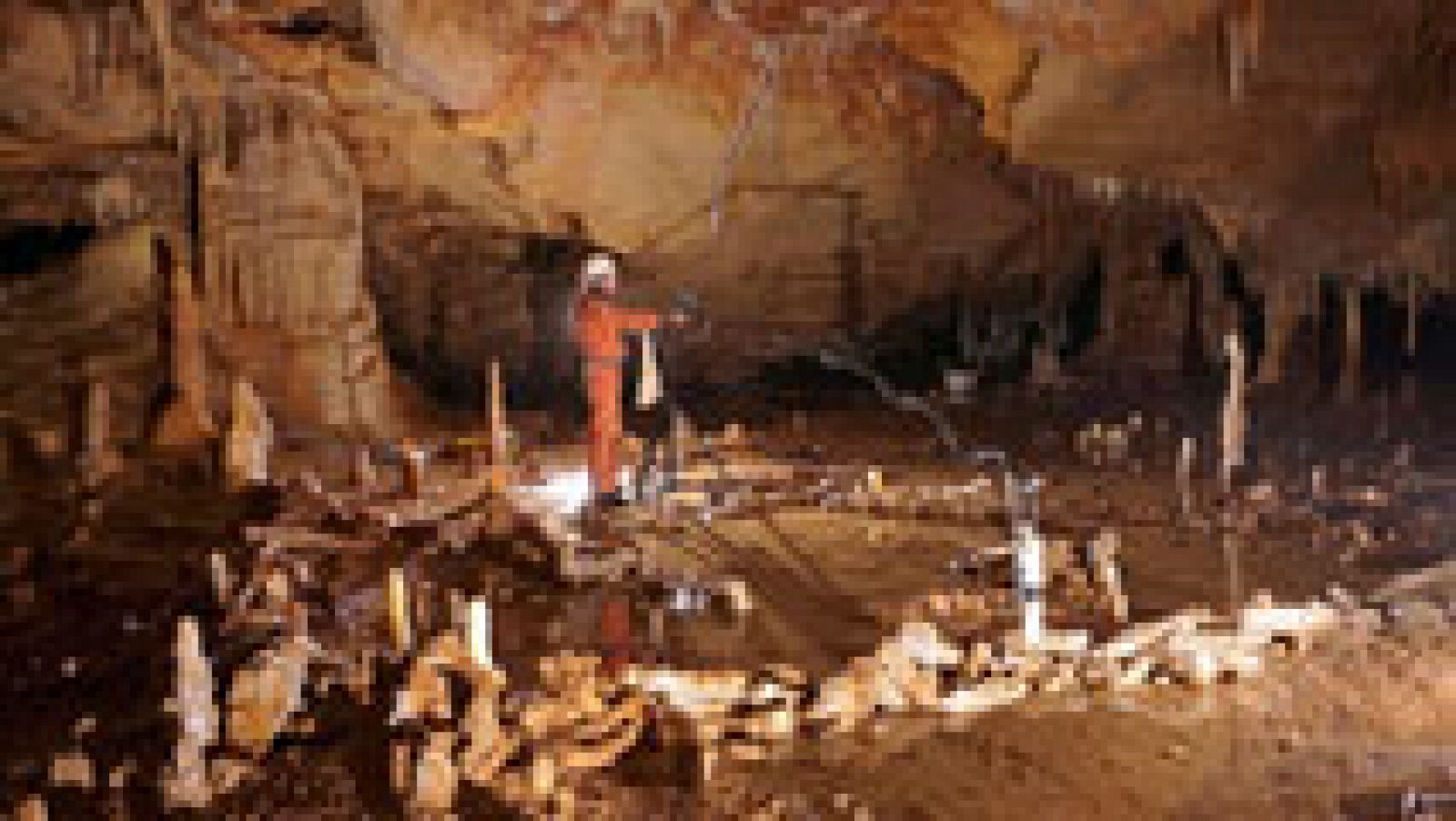 Telediario 1: Descubren varias construcciones neandertales  al sur de Francia  | RTVE Play