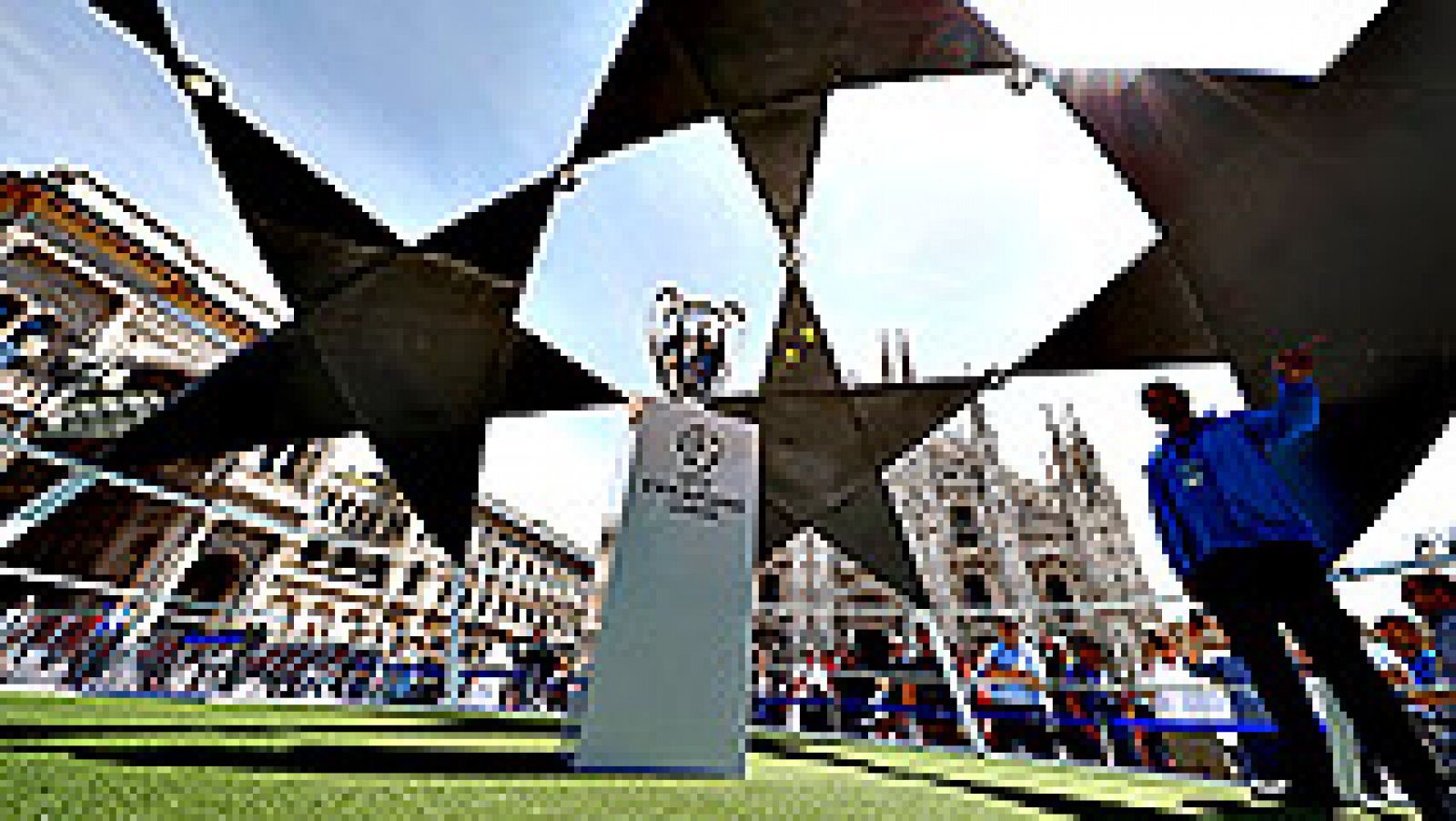 Telediario 1: La 'orejona' ya preside el Duomo de Milán  | RTVE Play