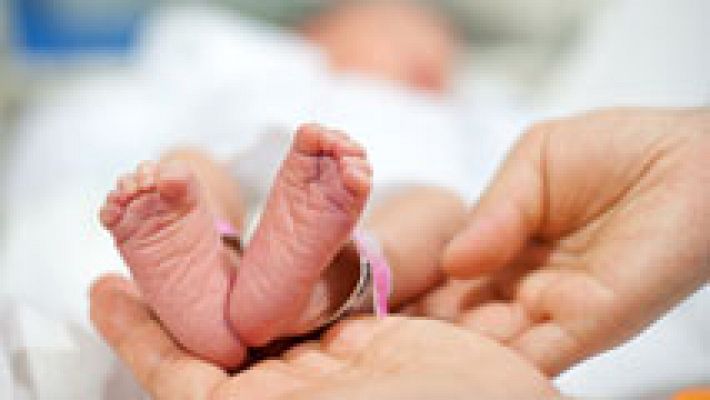 Telediario 1 - Un bebé robado se reencuentra con su madre biológica 35 años después tras descubrirlo por el papeleo de su boda