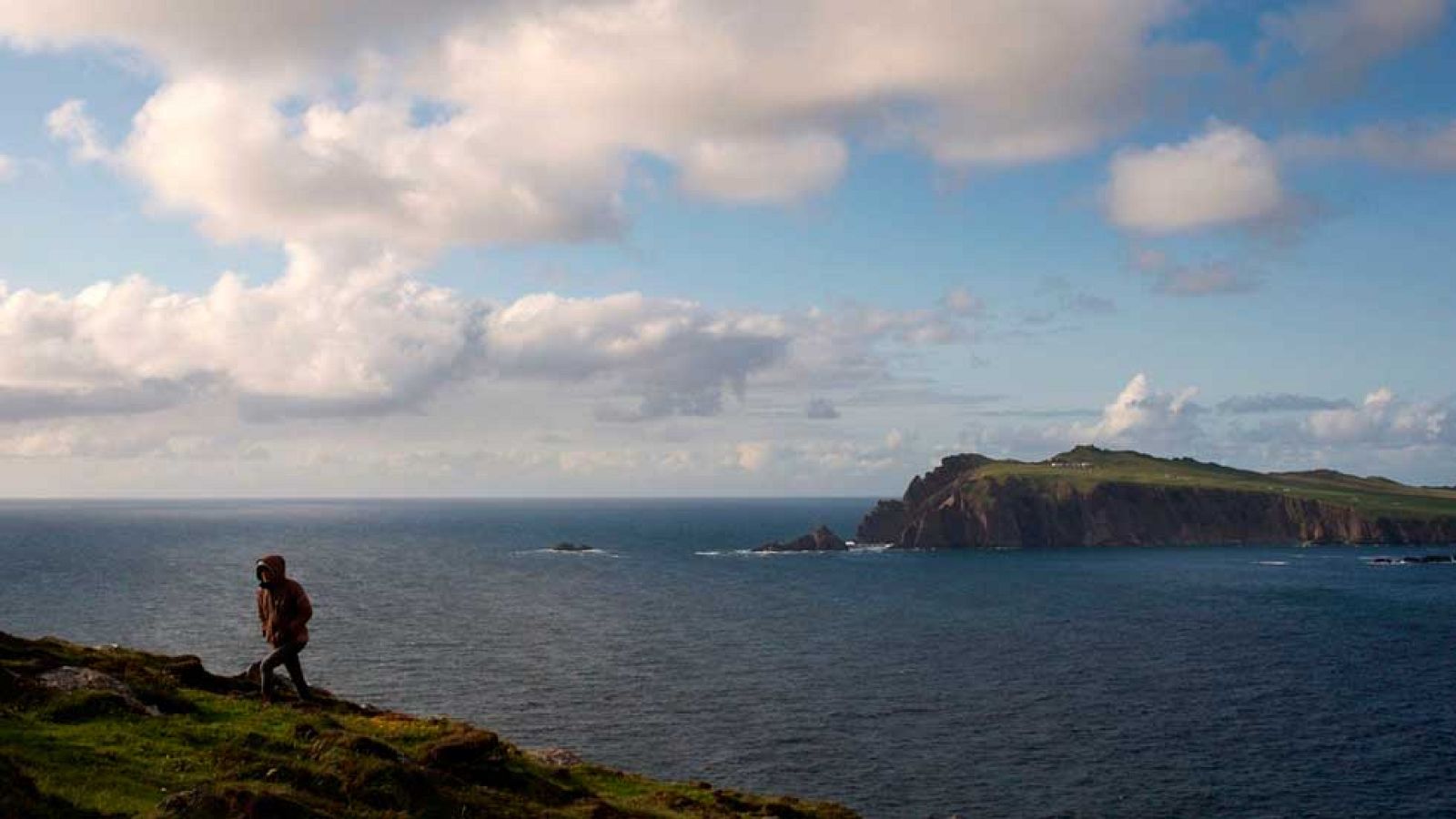 Chubascos en Galicia y viento muy fuerte en el litoral de Almería