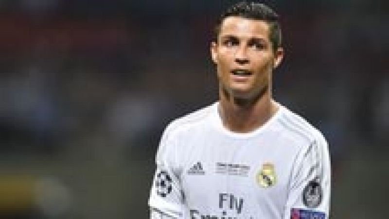 Cristiano Ronaldo, autor del penalti decisivo de la final de Champions, se ha declarado "feliz" y le ha dedicado el ttulo al equipo, el club y los aficionados, que siempre han "credo en esta competicin".