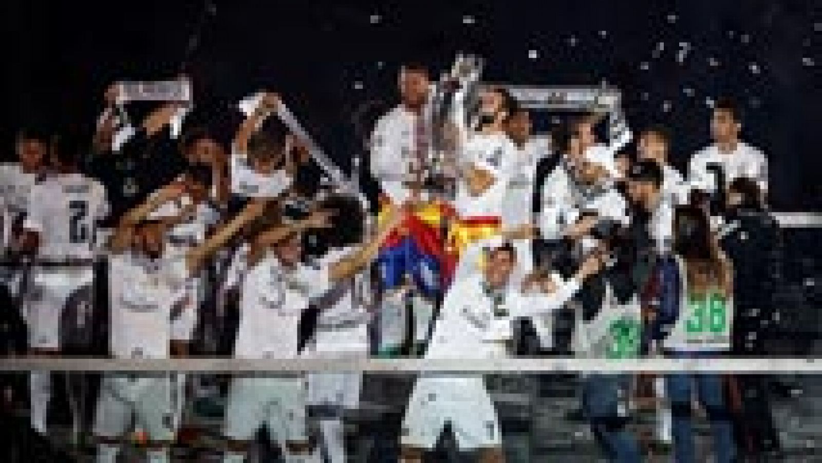 Telediario 1: El Real Madrid pasea la Undécima por la capital con un recuerdo para los peñistas asesinados | RTVE Play