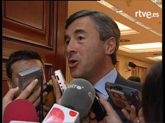 Fue noticia en el Archivo de RTVE - Acebes y Zaplana se van del PP