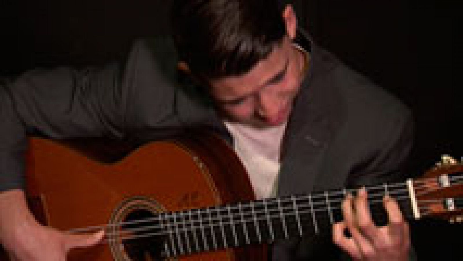 Telediario 1: El guitarrista salmantino Amós Lora presenta su segundo trabajo con composiciones propias | RTVE Play