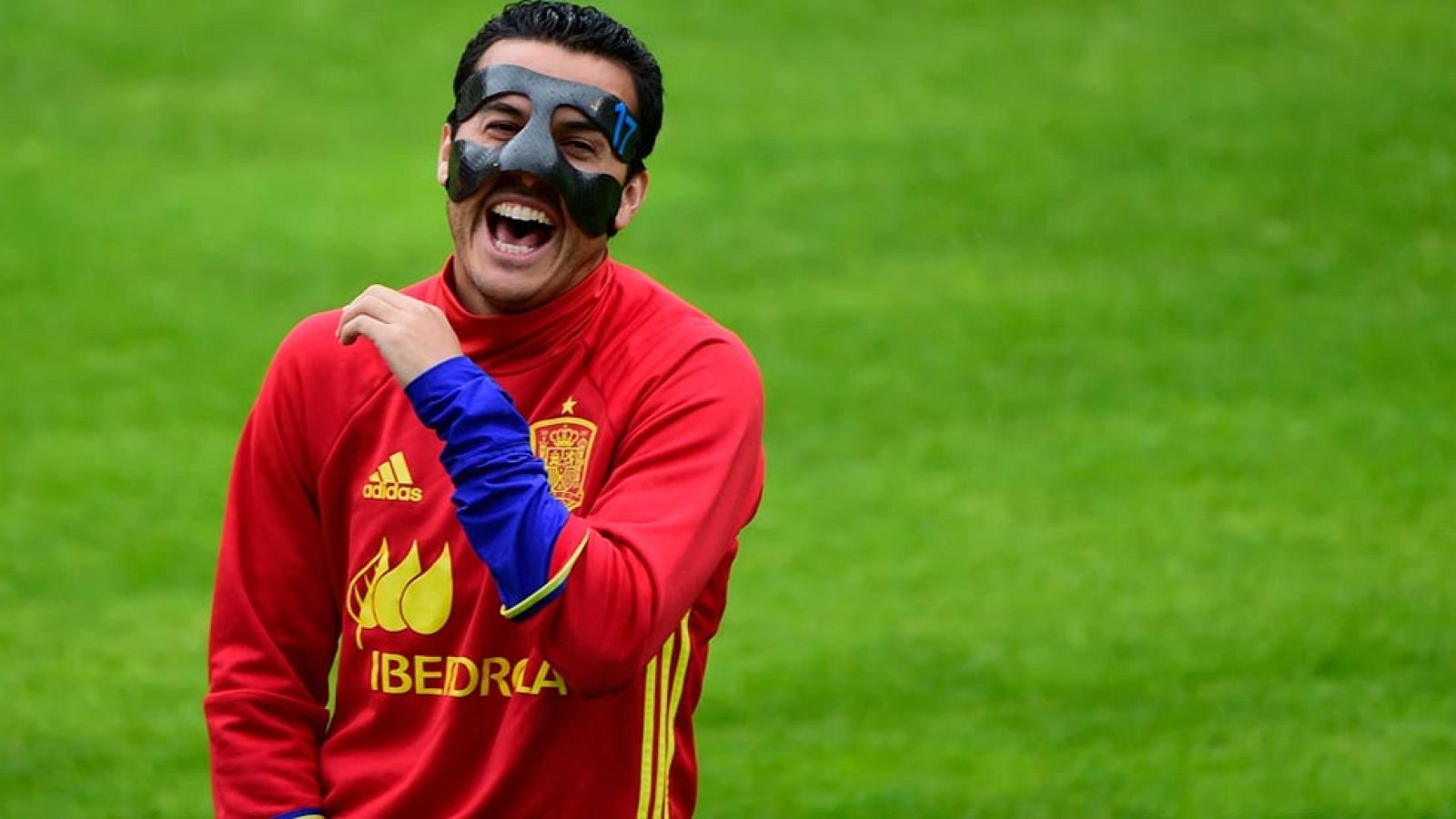 Pedro apoya a su compañero Juanfran