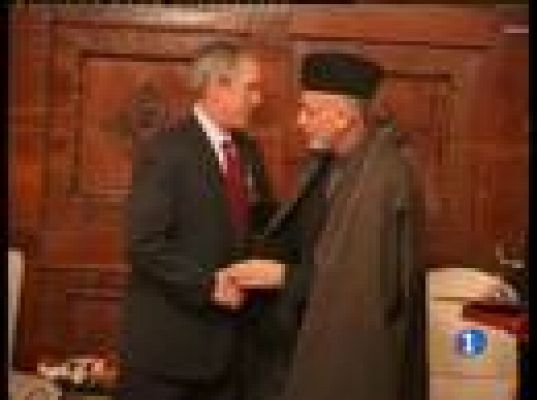  - Bush visita Afganistán