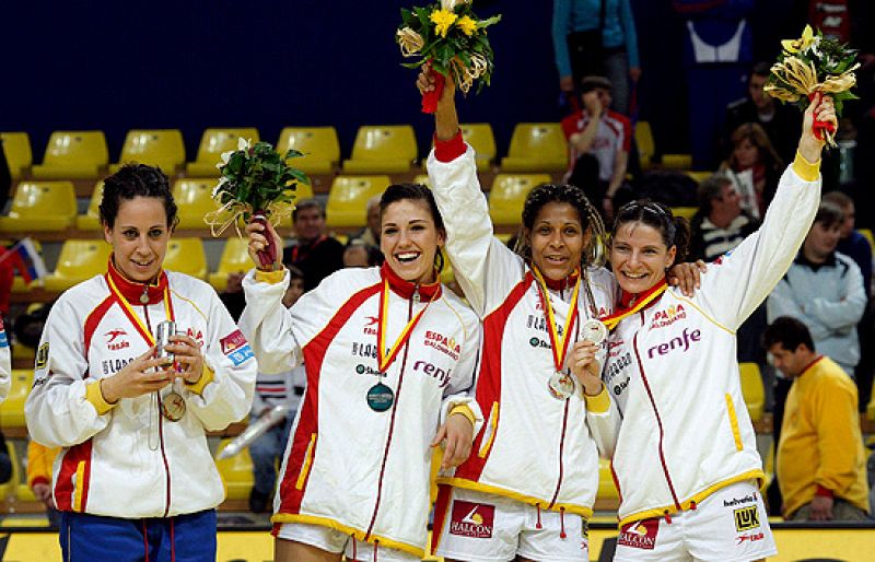 Las subcampeonas de Europa de balonmano han llegado a España entre aplausos procedentes de Bulgari, tras la final ante Noruega. Se han clasificado directamente al mundial por el segundo puesto del europeo.