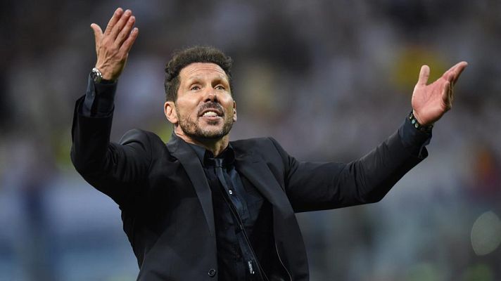 Telediario 1 - Miles de aficionados aclaman al Atlético y Simeone: "Cholo quédate"