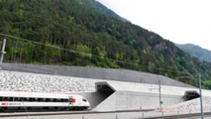 Telediario 1 - Inaugurado el nuevo túnel ferroviario de San Gotardo, en los Alpes suizos, el más largo y profundo del mundo