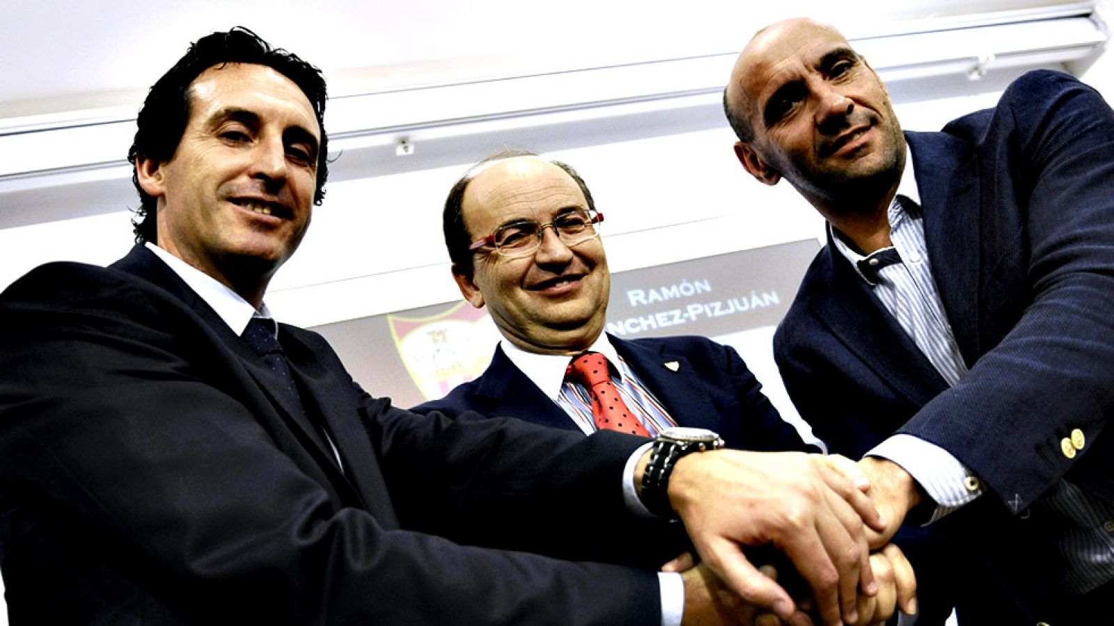 Ramón Rodríguez 'Monchi' continuará siendo el director general  deportivo del Sevilla FC hasta el mes de junio de 2020, según anunció  este martes la entidad nervionense, que ha retenido al exfutbolista  gaditano para que cumpla su contrato en lugar