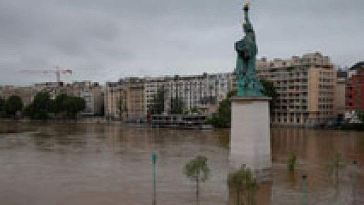 Telediario 1 - El río Sena anega París