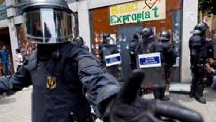 Los Mossos detienen a cinco okupas que se habían instalado en el "Banco Expropiado"