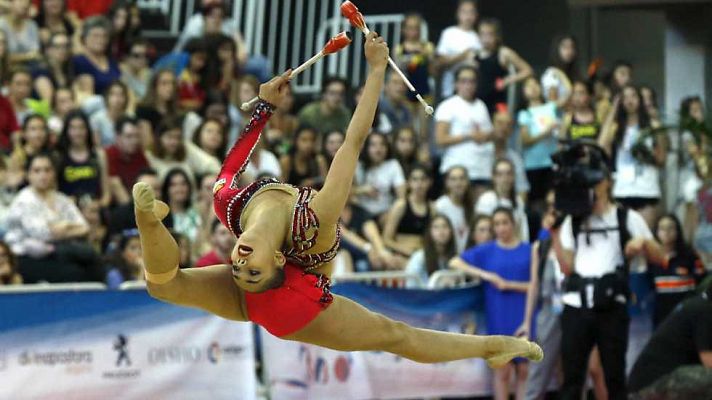 Gimnasia artística - Copa del Mundo: Div. B. Clasif. individual B. Mazas y Cintas