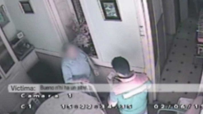 Telediario 1 - Los Mossos d'Esquadra detienen a una banda de falsos operarios del gas