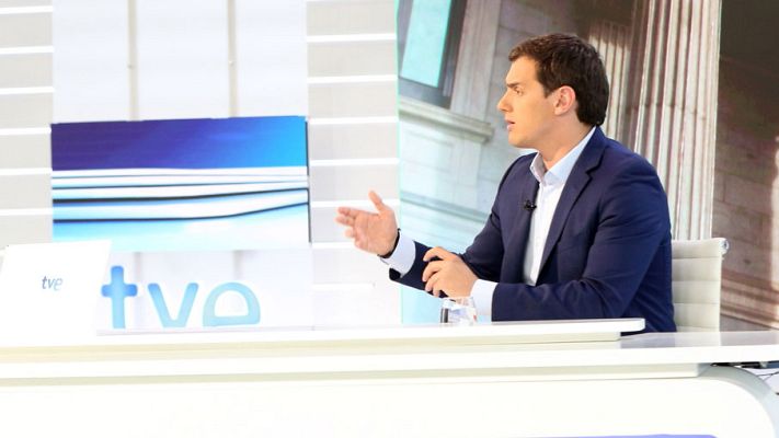 Telediario 1 - Rivera sobre si apoyaría un gobierno con Rajoy: "No voy a poner condiciones sobre las personas, sino sobre los contenidos"