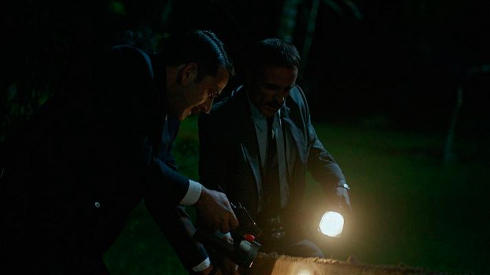 El Caso. Crónica de sucesos - El Caso. Crónica de sucesos - Camacho y Jesús encuentran a la primera víctima de Santafé