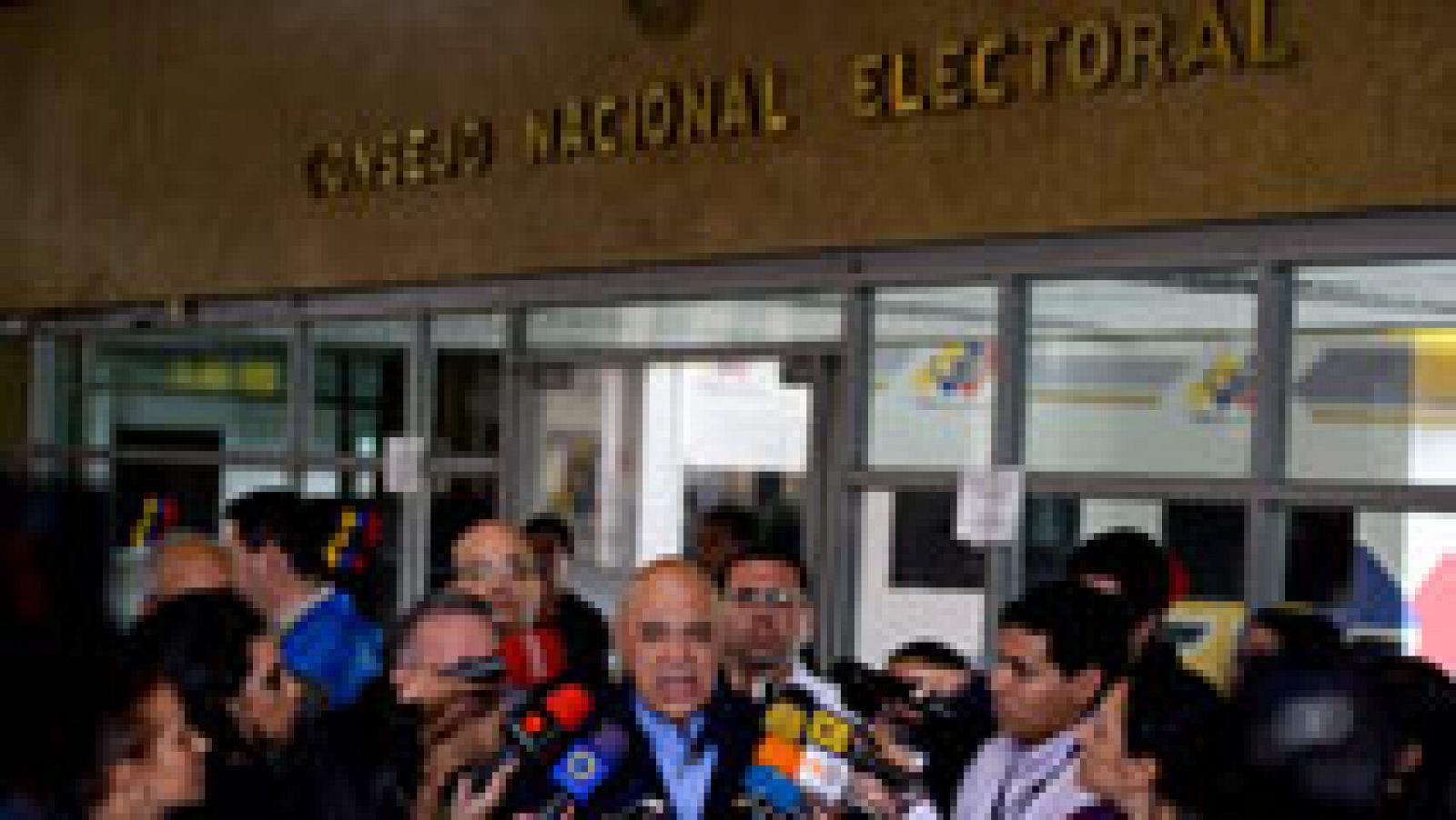Telediario 1: El Poder Electoral de Venezuela valida las firmas necesarias para continuar con el revocatorio | RTVE Play