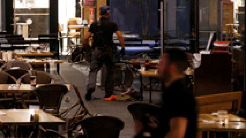 Un ataque con armas automáticas en un centro comercial de Tel Aviv deja al menos cuatro muertos