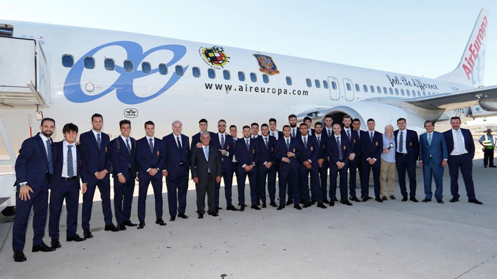 España ha desembarcado en Francia, donde se concentrará en la isla de Re para disputar la Eurocopa.