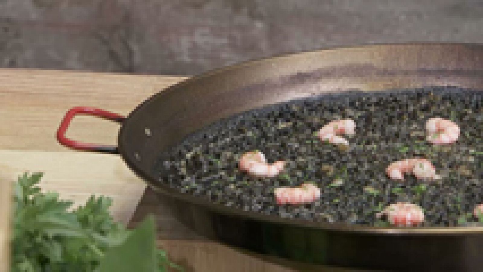 Arroz negro con alioli de gambas