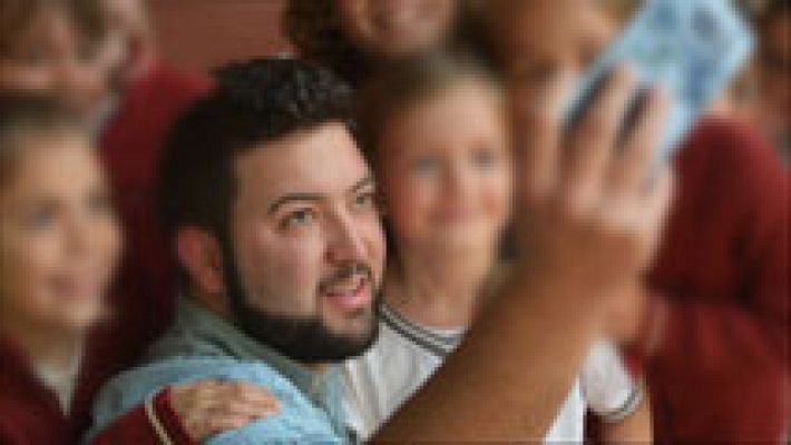 Telediario 1 - Detenido en Valencia un estudiante acusado de abusos sexuales a un menor y de producir y distribuir pornografía infantil