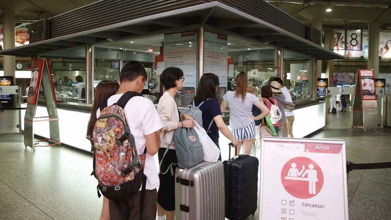 Colas y retrasos en la primera jornada de huelga de los maquinistas de Renfe