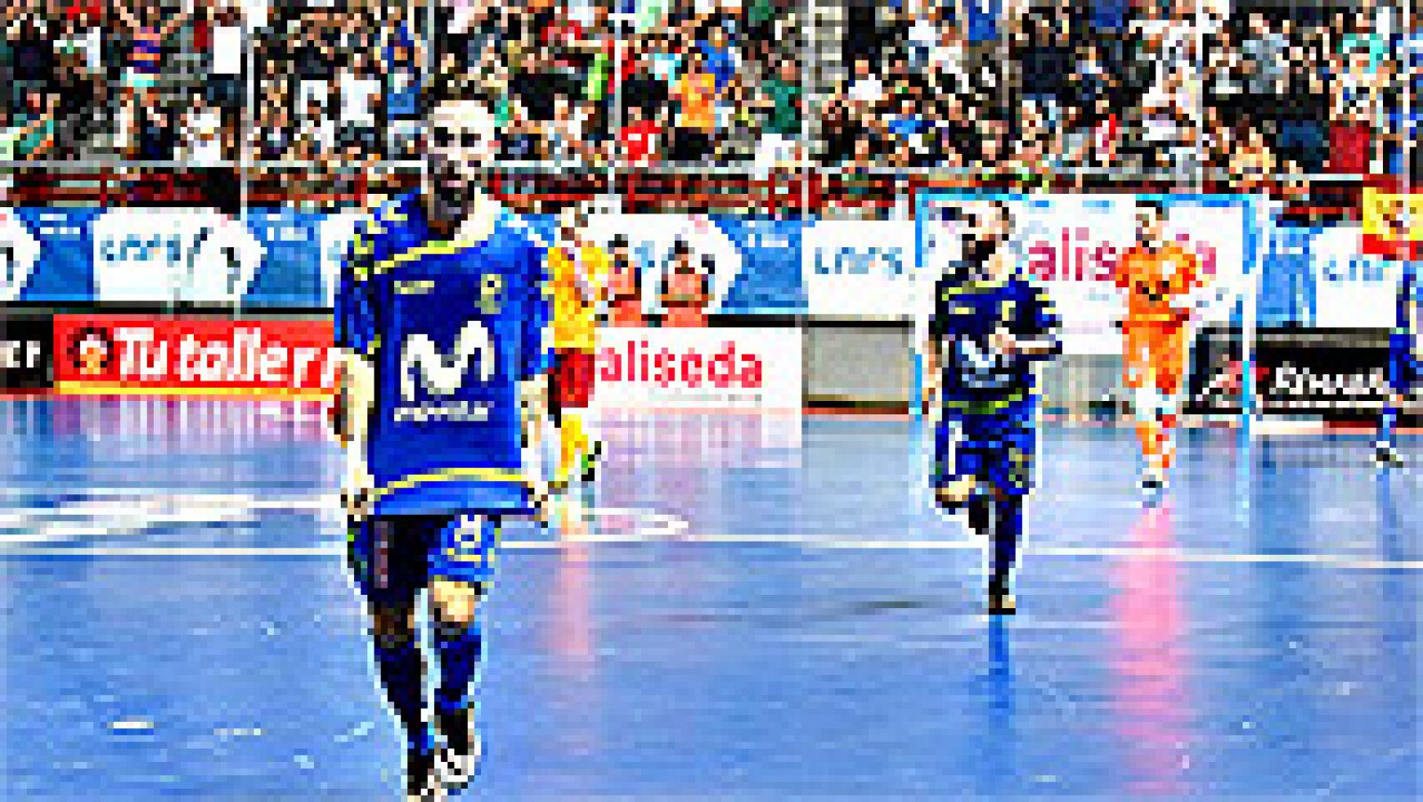 La irrupción del portugués Ricardinho en el momento clave del partido propició la remontada del Movistar Inter ante el Barcelona, que terminó por lograr un contundente triunfo en Torrejón (6-2) para tomar ventaja en la final por el título de Primera 