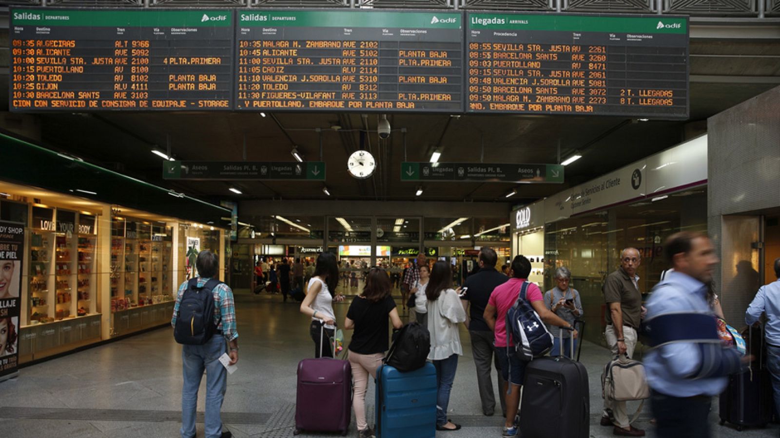 Renfe denuncia que no se cumplen los servicios mínimos de la huelga en Madrid y Valencia