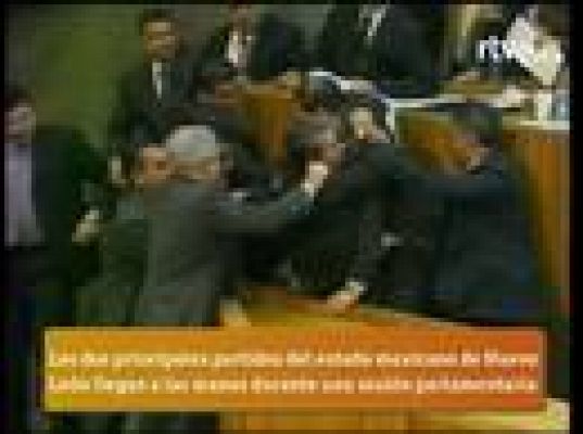 A golpes en el Parlamento