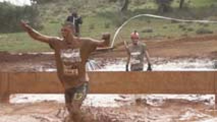 Se celebra en la base militar de El Goloso 'The Mud Day', la carrera de obstáculos más importante del mundo 