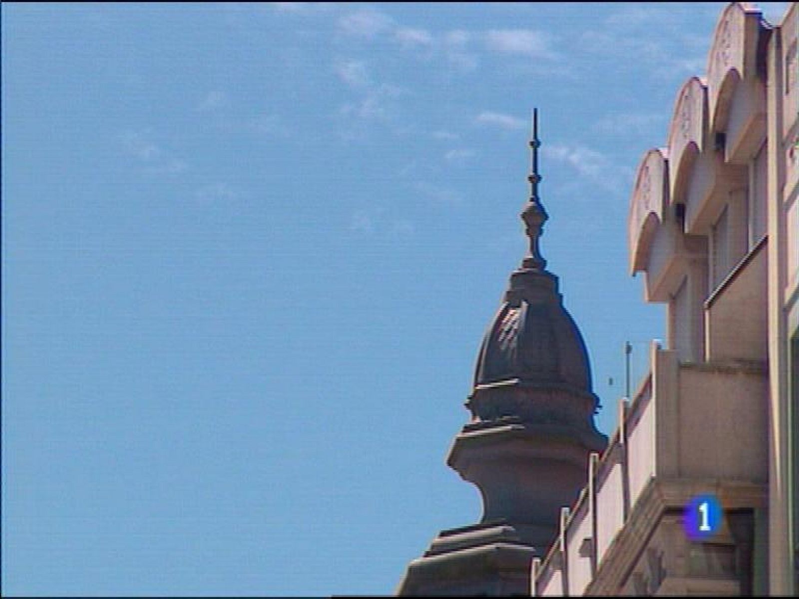  La Agencia Estatal de Meteorología prevé para mañana, martes, en Asturias intervalos nubosos que aumentarán a cubierto, con lluvias y chubascos, ocasionalmente tormentosos, que se extenderán progresivamente de oeste a este y serán generalizados.   Las temperaturas en descenso en el interior y con cambios ligeros en el litoral. El viento de suroeste y oeste, disminuirá y tenderá a variable en el este. Probables rachas fuertes en el extremo oeste. 