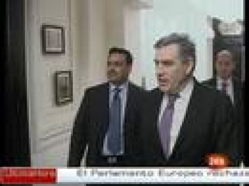  Gordon Brown visita Irak, donde se ha producido un doble atentado