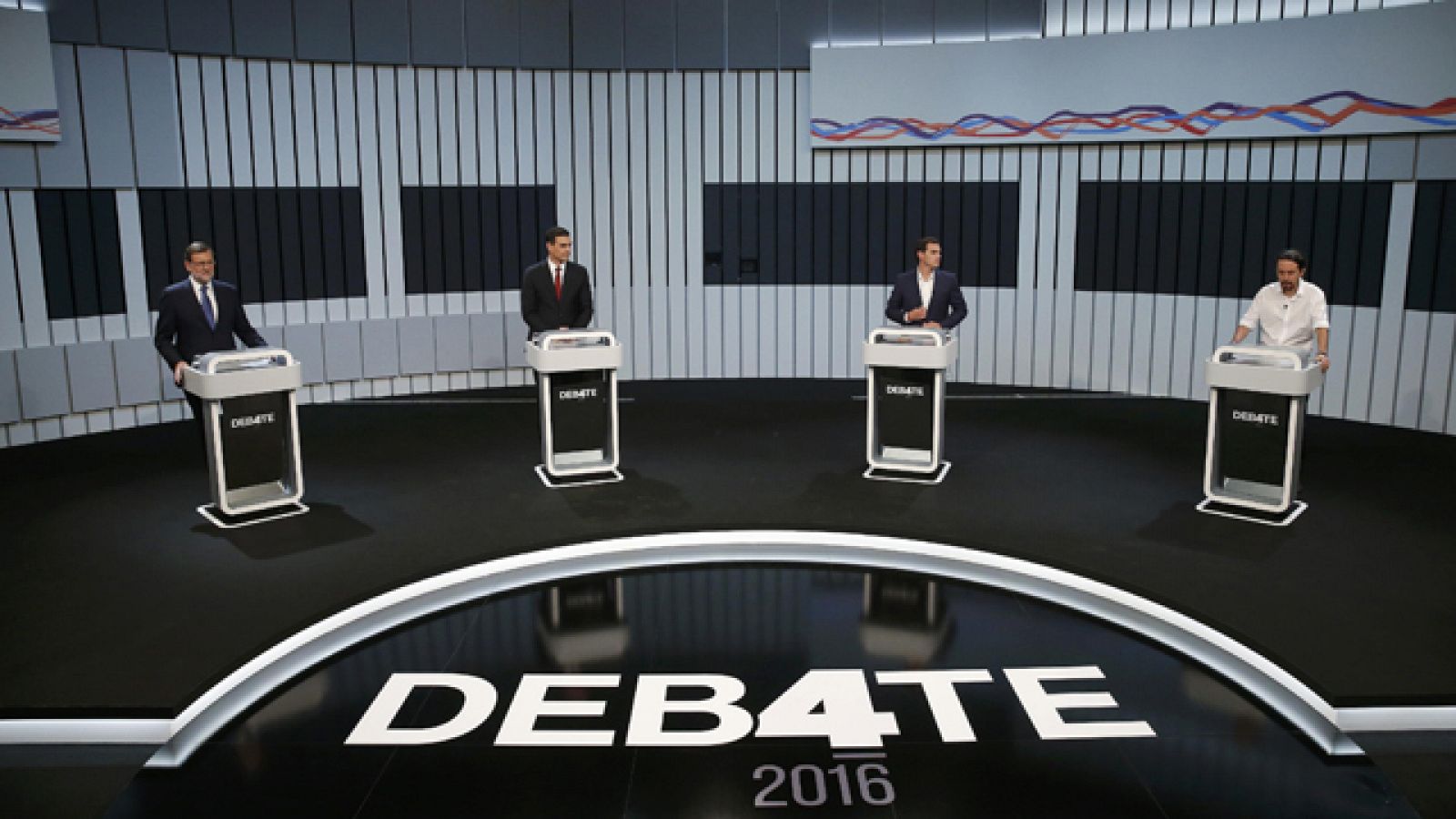 Los candidatos inician su intervención en el debate postulándose sobre posibles pactos