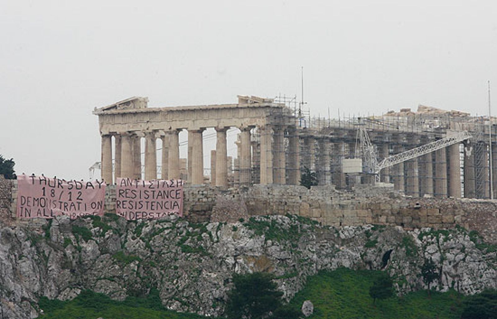 Llaman a la 'Resistencia' desde la Acrópolis de Atenas | Ver