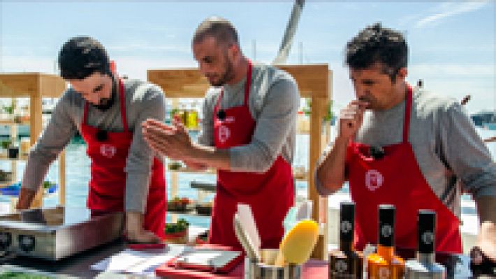 Caos en las cocinas del equipo rojo, liderado por Ángel