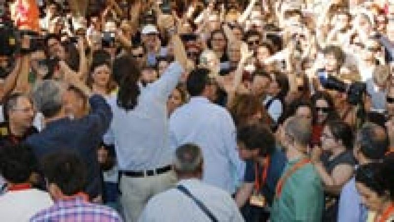 El candidato de Unidos Podemos a las elecciones generales del 26J, Pablo Iglesias, ha criticado a los "patriotas" que tienen "cuentas en Suiza" en un mitin con el exJEMAD en Almería.
