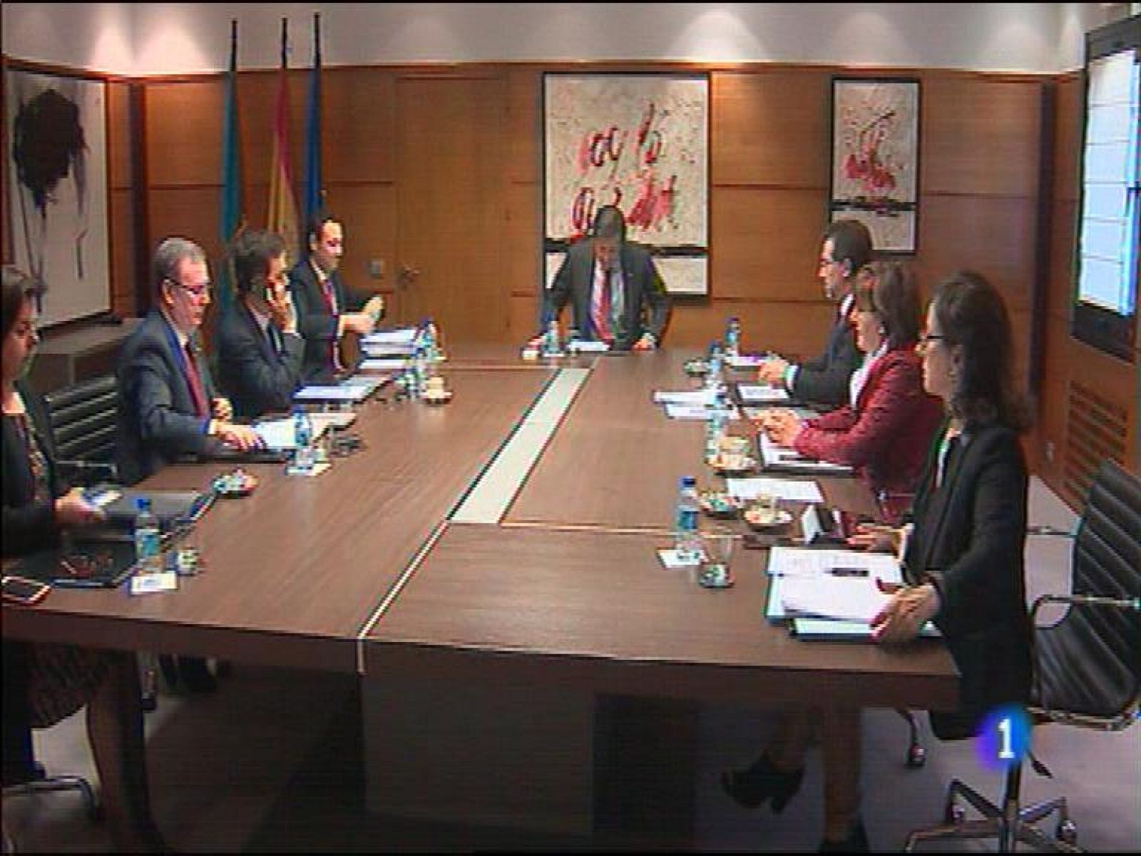  Duras críticas del Gobierno asturiano al anuncio de Fomento de que construirá un tercer carril en la autopista Y griega entre Lugones y Oviedo. El único banco de carácter público que queda en España, Caja Rural, califica de satisfactorio el último ejercicio en Asturias, en el que ganó un cinco por ciento más que en el precedente. 