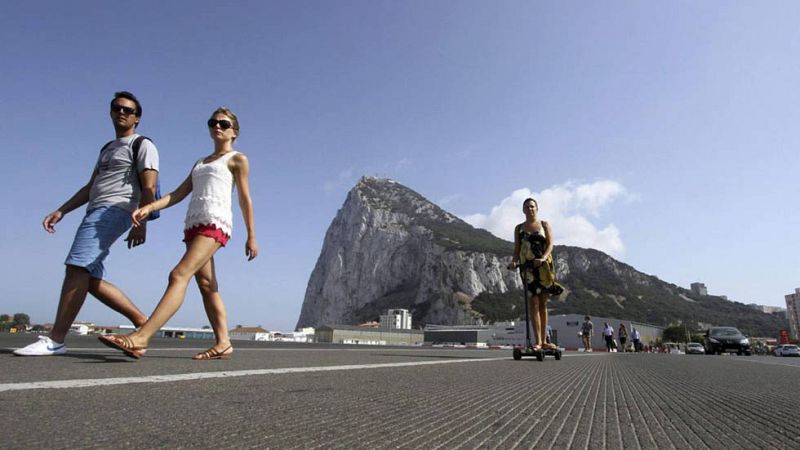 El gobierno español molesto con la visita de Cameron a Gibraltar