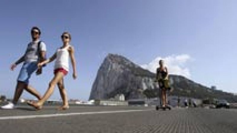 El gobierno español molesto con la visita de Cameron a Gibraltar